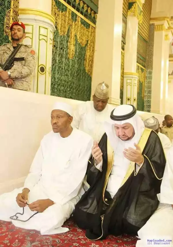 Photo: See How President Buhari Prayed For Nigeria In Medina